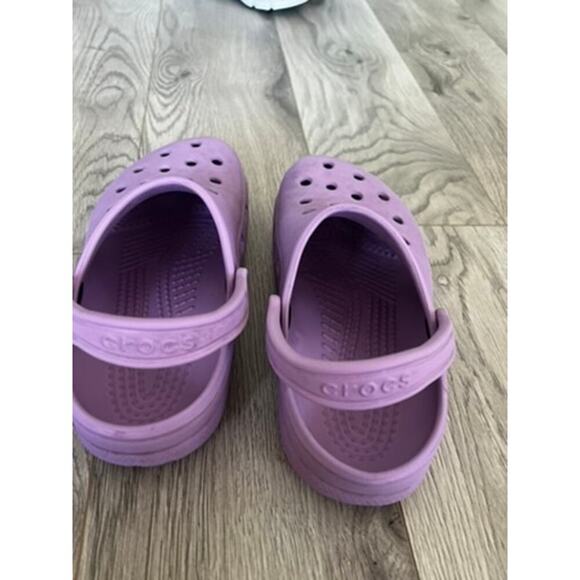 Lavender crocs gently used size 6 in womens nursing shoes, sandals, slides - Picture 4 of 8